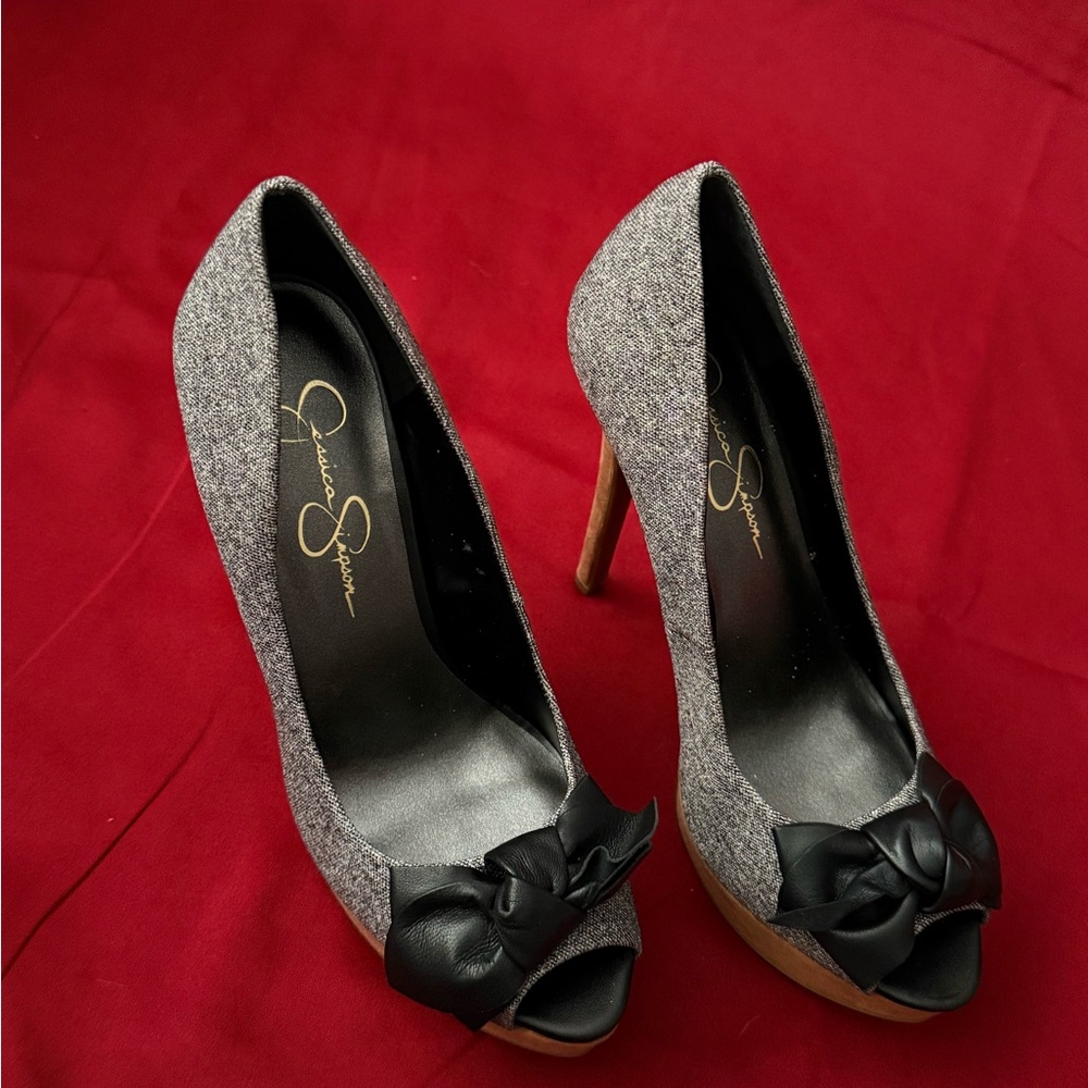Jessica Simpson Gray Peep-Toe Heels w/ Black Bow & Tan Platform- New Without Box